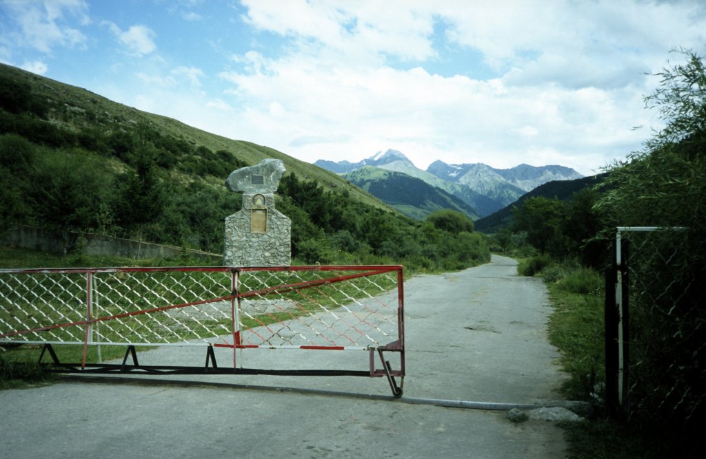Wjazd na teren Parku Narodowego Karakol.