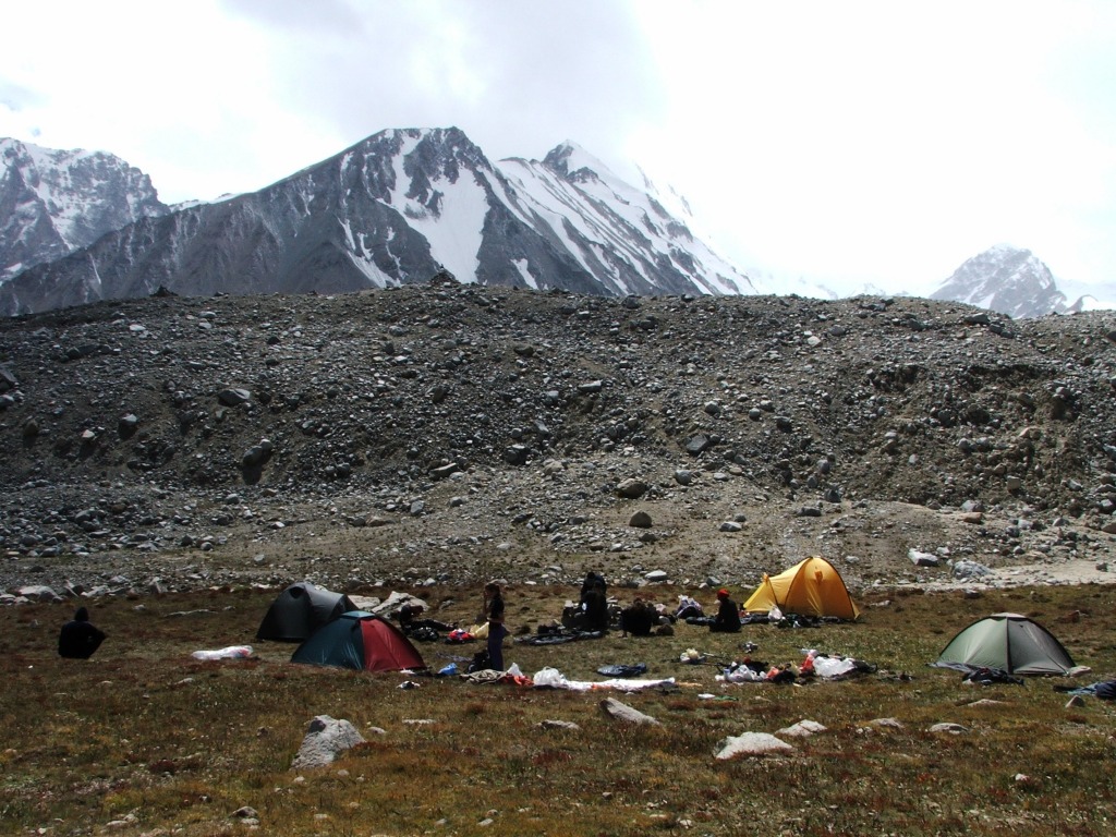Baza w górach Tawan Bogd