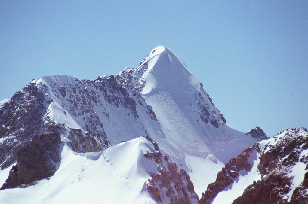 Śnieżna Cerkiew 4073 m w górach Tawan Bogd