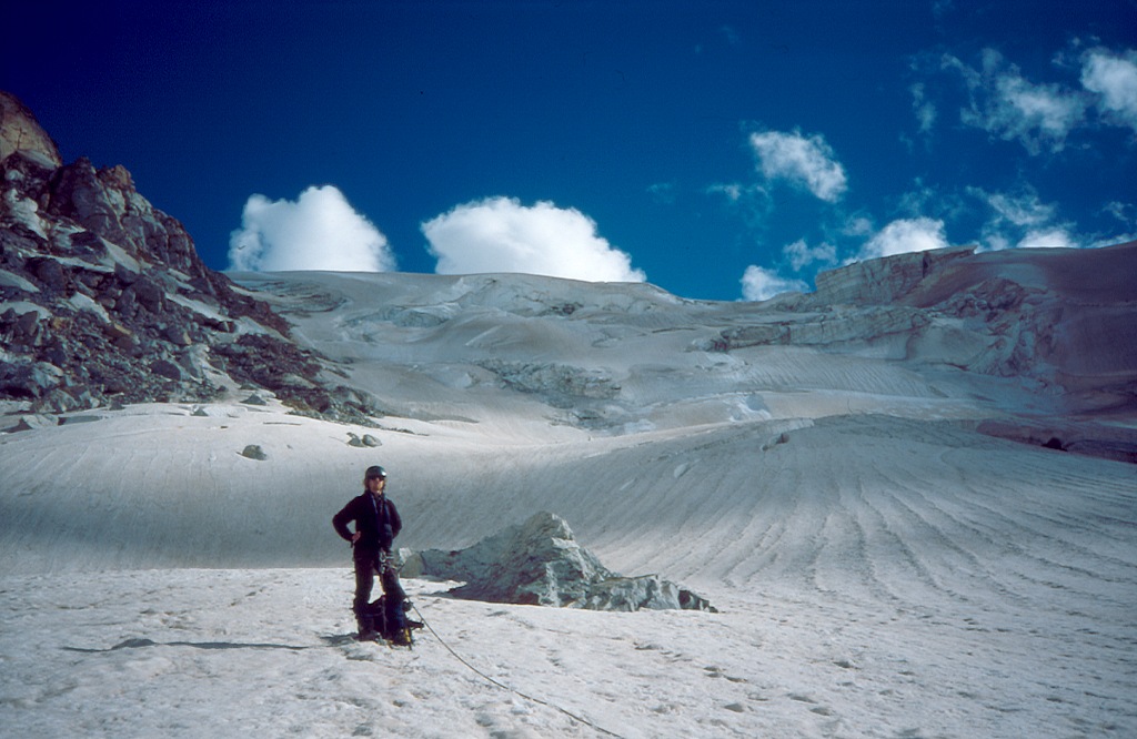 Po zejściu przez lodospad z przełęczy Dżantugan Zachodnia