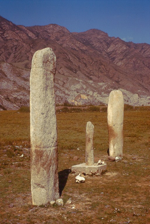 kamienne stele obok Inia. Ałtaj