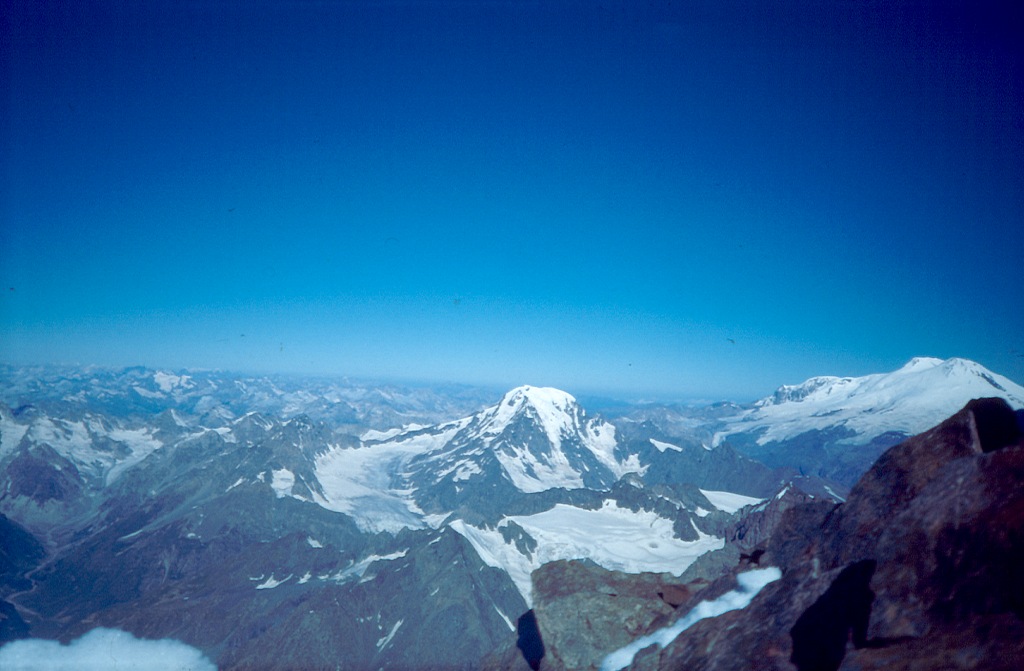 Donguz Orun i Elbrus. Widok z Uszby