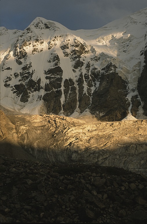 Ściana Oguz Baszi(5168m)