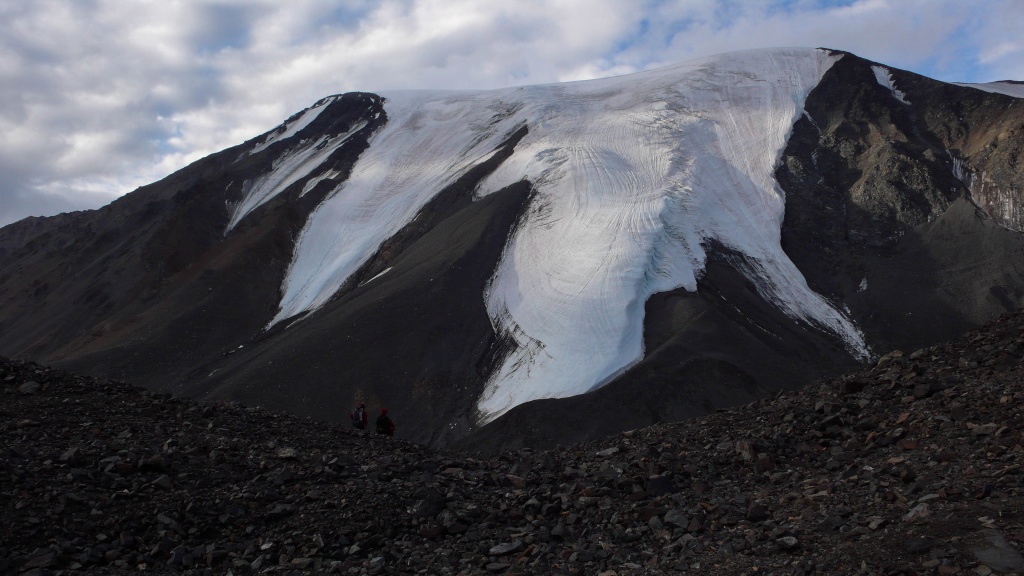 Mongun-Taiga (Монгун-Тайга) (3976 m).