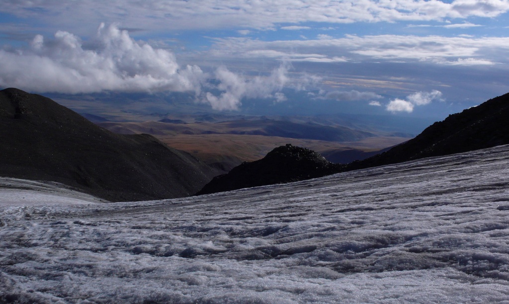 Mongun-Taiga (Монгун-Тайга) (3976 m).