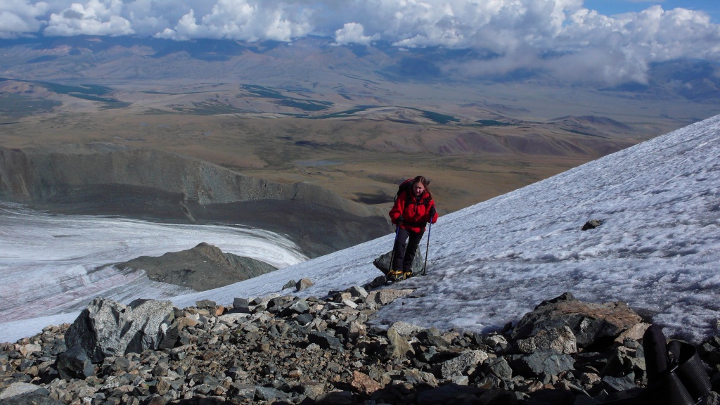 Mongun-Taiga (Монгун-Тайга) (3976 m).