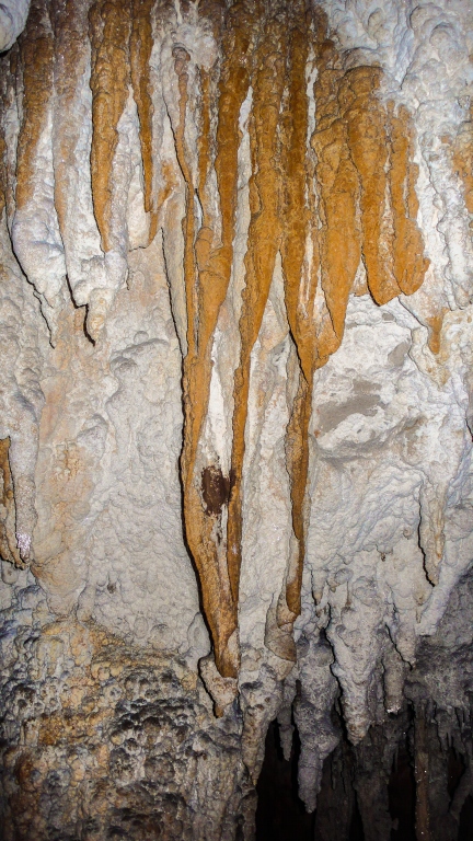 Jaskinia Zelške jame Draperie naciekowe