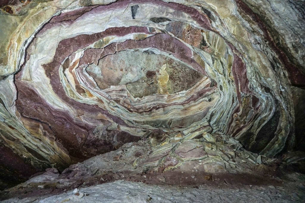 Jaskinia solna. Wyspa Qeshm. Iran