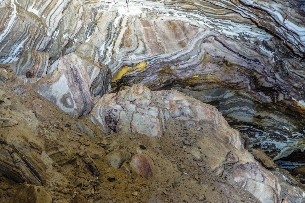 Jaskinia solna. Wyspa Qeshm. Iran
