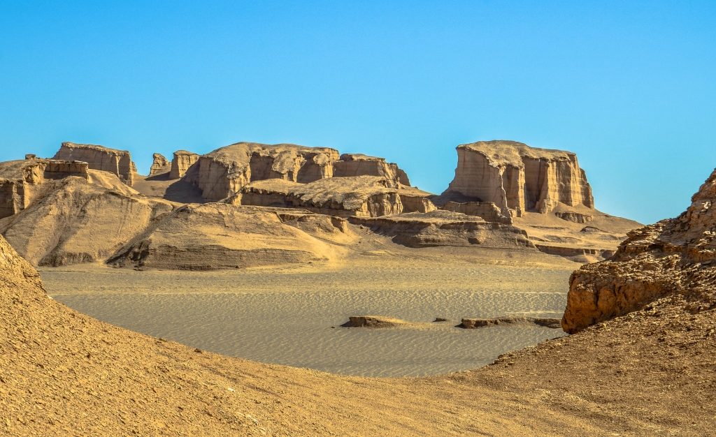 Kaluts yardangs