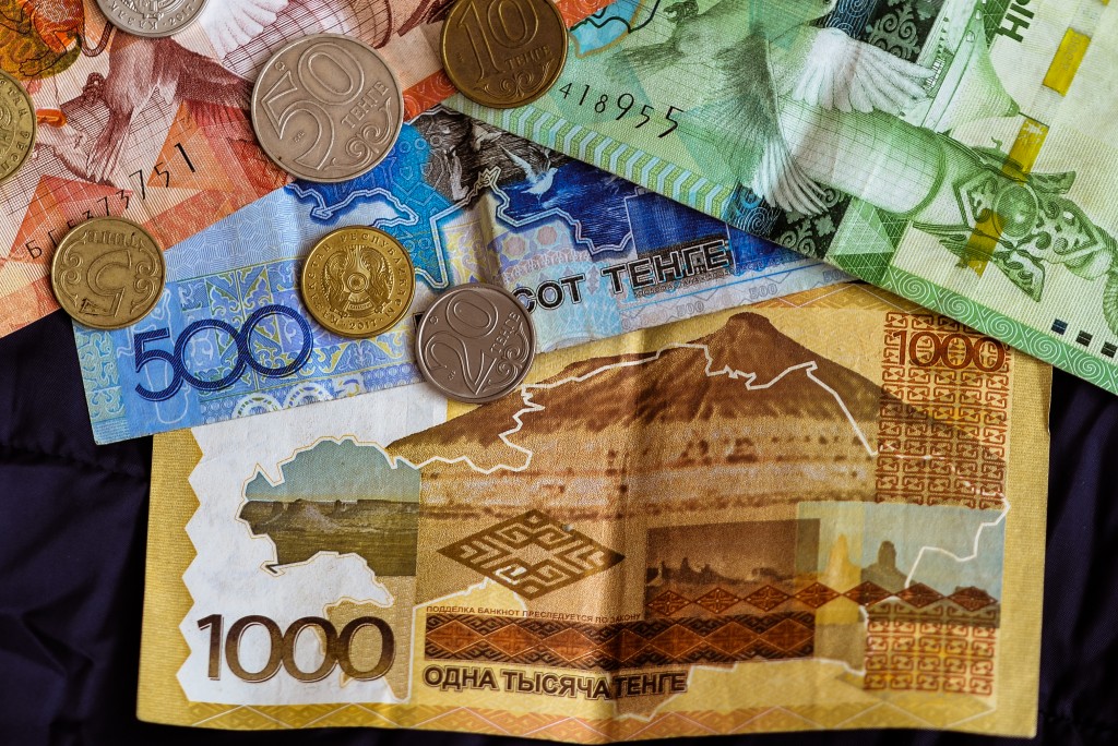 kazachskie tenge