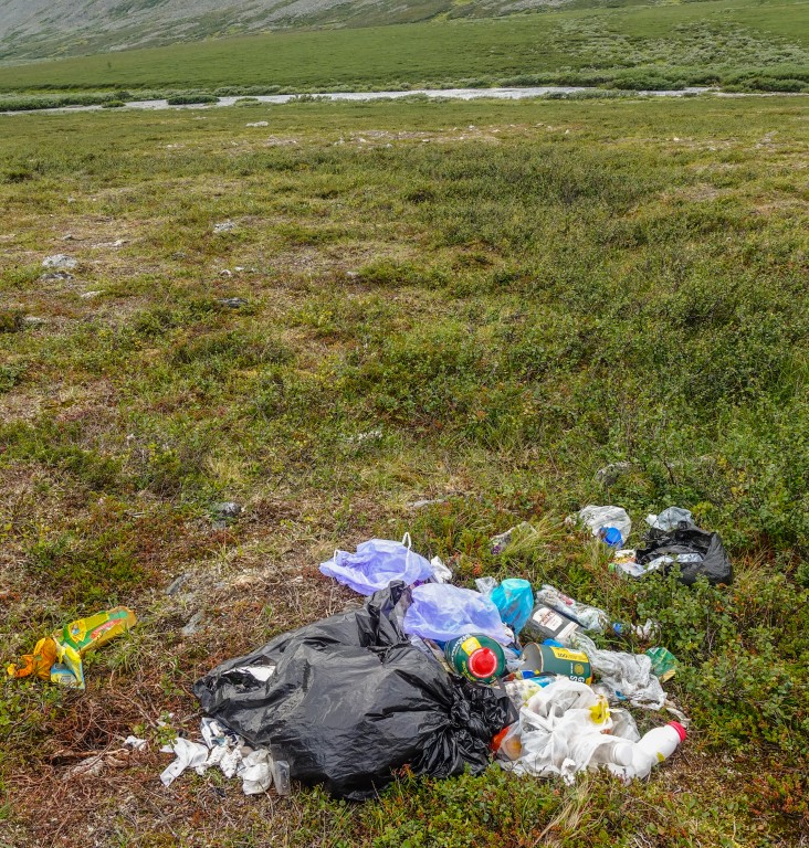 śmieci w górach Uralu